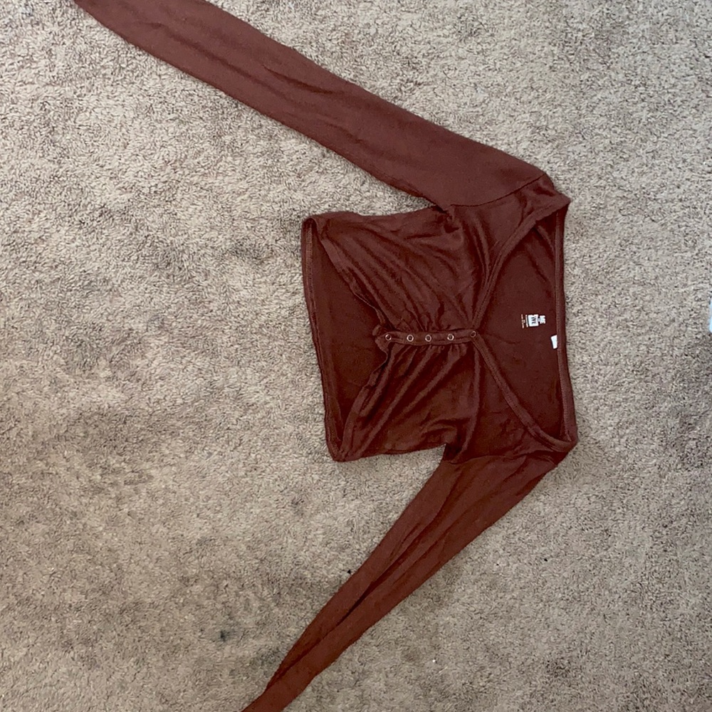 Cute brown cropped long sleeve shirt